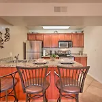 South Sedona Condo With Pool Access - Walk To Shops!